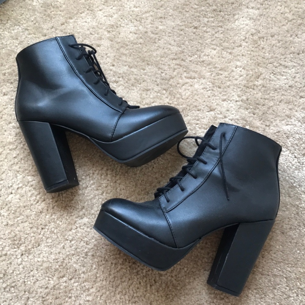 H&M DIVIDED BLACK CHUNKY BOOTIES
